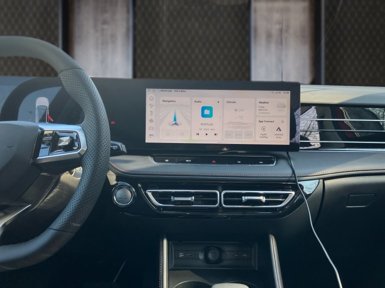 Bild 13: MG HS HEV Luxury Lenkradhzg. 25.5