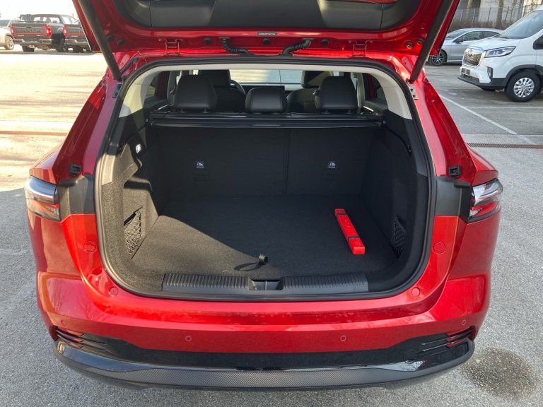 Bild 1: MG HS HEV Luxury Lenkradhzg. 25.5