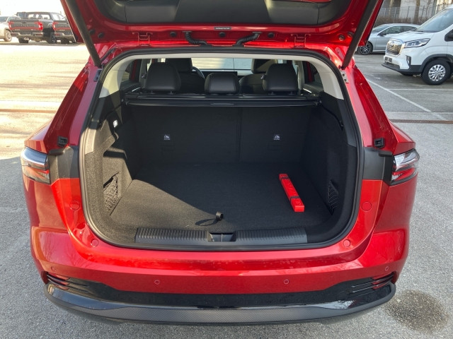 Bild 1: MG HS HEV Luxury Lenkradhzg. 25.5