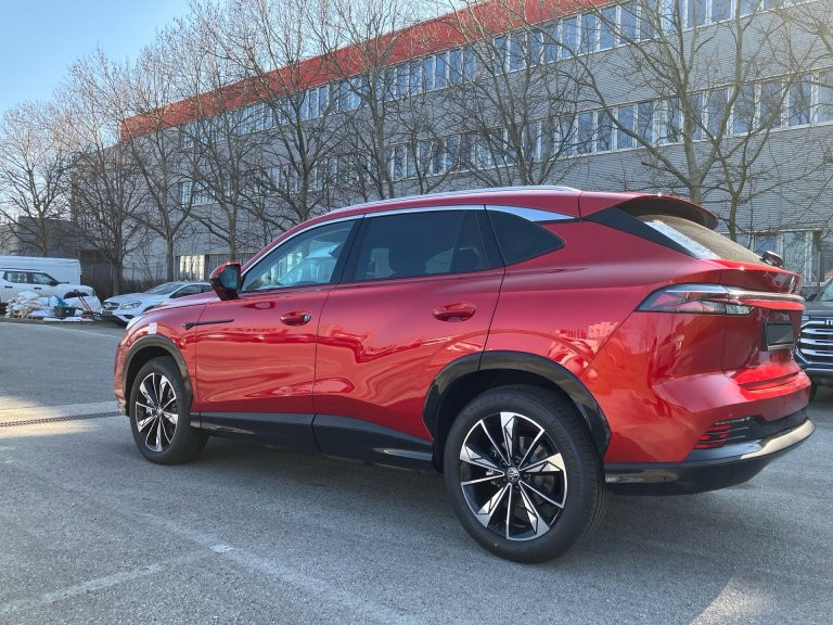 Bild 6: MG HS HEV Luxury Lenkradhzg. 25.5