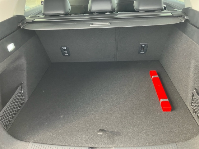 Bild 10: MG HS HEV Luxury Lenkradhzg. 25.5