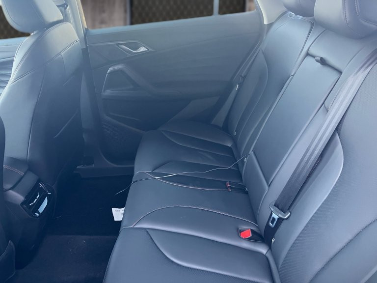 Bild 14: MG HS HEV Luxury Lenkradhzg. 25.5