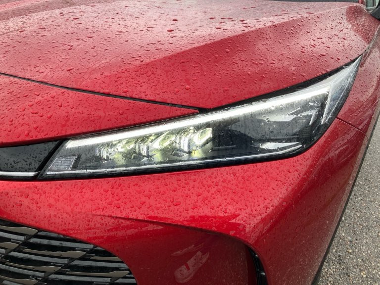 Bild 11: MG HS HEV Luxury Lenkradhzg. 25.5