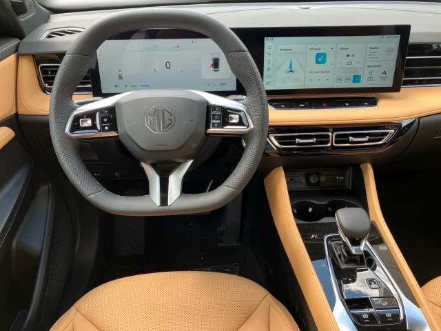 Bild 10: MG HS HEV Luxury Lenkradhzg. 25.5 Österreich Paket