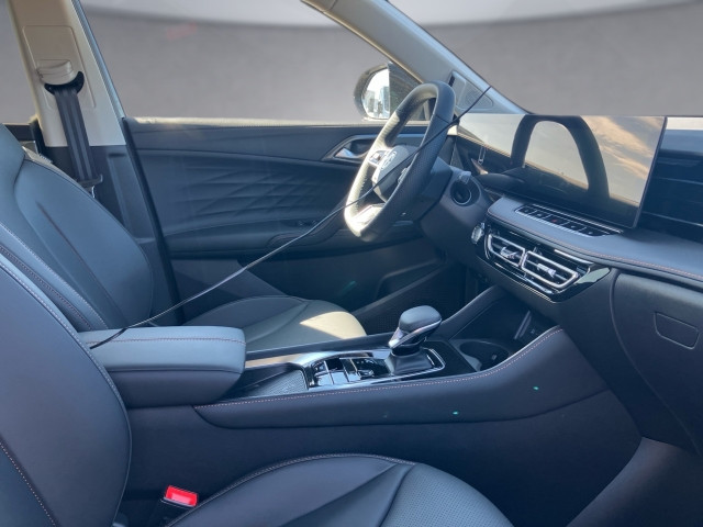 Bild 10: MG HS HEV Luxury Lenkradhzg. 25.5
