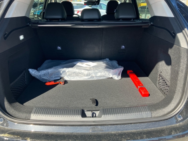 Bild 11: MG HS HEV Luxury Lenkradhzg. 25.5
