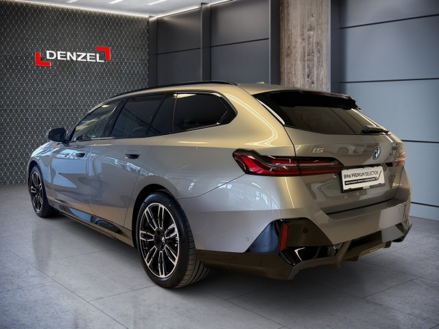 Bild 2: BMW i5 xDrive40 Touring