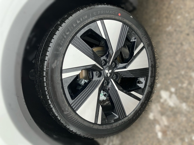 Bild 4: Mitsubishi Grandis 1,8 HEV Intense S+C+T 26