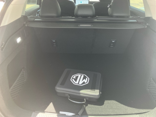 Bild 9: MG HS PHEV+ Luxury Lenkradhzg. 25.5