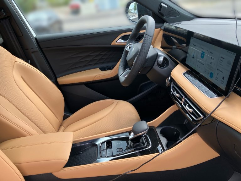 Bild 12: MG HS PHEV+ Luxury 25.5 Österreich Paket