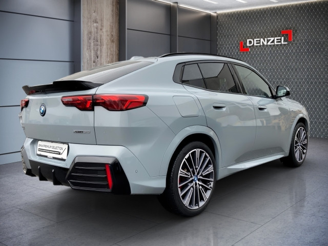 Bild 3: BMW iX2 xDrive30 U10