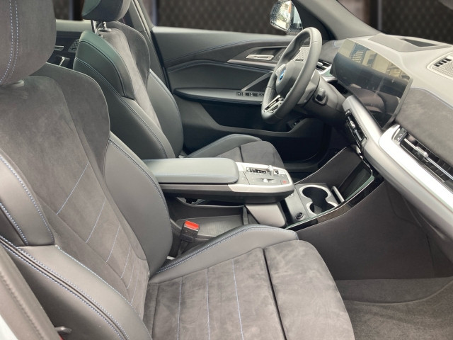 Bild 5: BMW iX2 xDrive30 U10