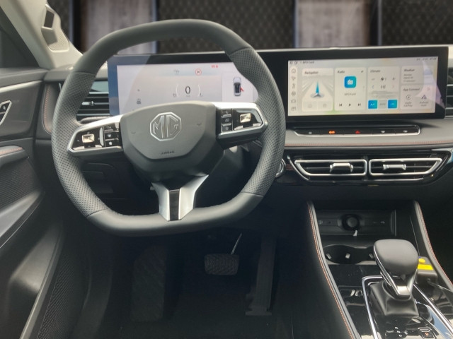Bild 6: MG HS PHEV+ Luxury Lenkradhzg. 25.5