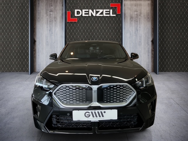 Bild 12: BMW iX2 eDrive 20 U10