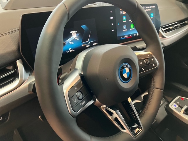 Bild 13: BMW iX2 eDrive 20 U10