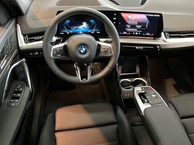 Bild 6: BMW iX2 eDrive 20 U10