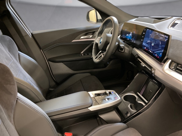 Bild 10: BMW iX2 eDrive 20 U10