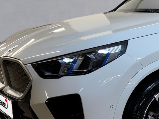 Bild 6: BMW iX2 eDrive 20 U10