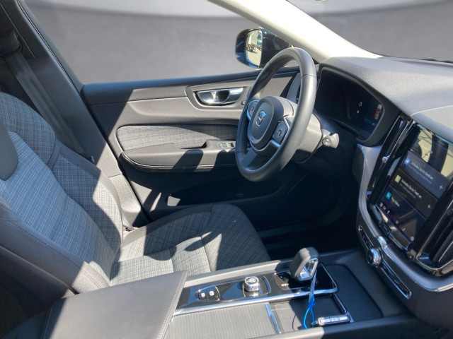 Bild 10: VOLVO PKW XC60 B4 Momentum Pro