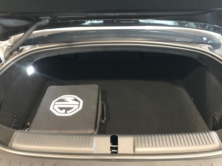 Bild 9: MG Cyberster GT ALC Grau/Schwarz + Rotes Dach Österreich Paket 