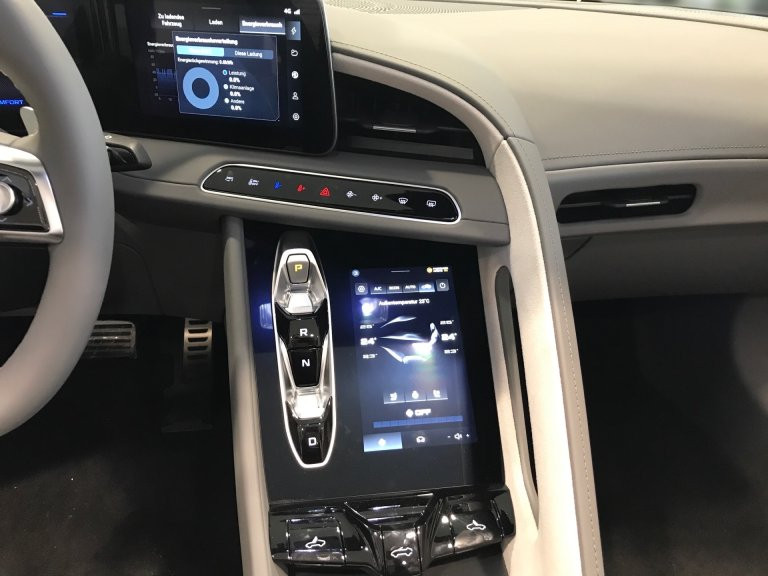 Bild 14: MG Cyberster GT ALC Grau/Schwarz + Rotes Dach Österreich Paket 