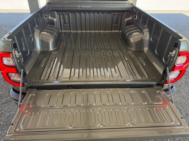 Bild 12: Toyota Hilux 2,8 l AT Double Cab Invincible