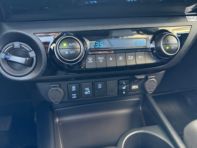 Bild 13: Toyota Hilux 2,8 l AT Double Cab Invincible