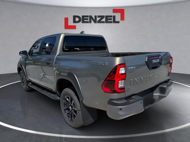 Bild 2: Toyota Hilux 2,8 l AT Double Cab Invincible