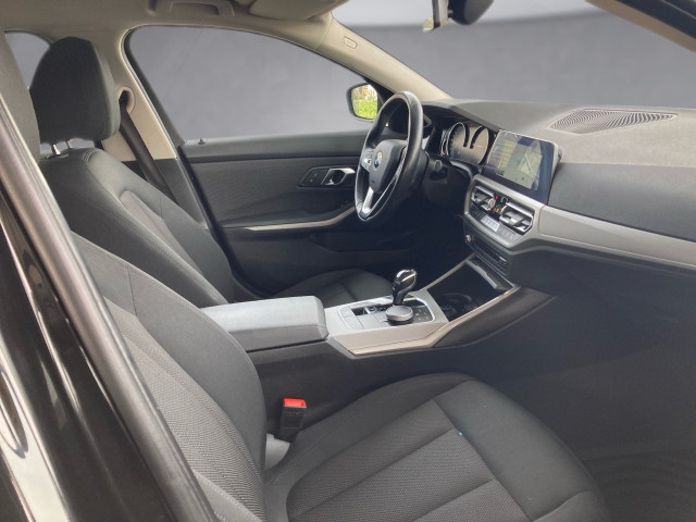 Bild 2: BMW 320d xDrive Touring