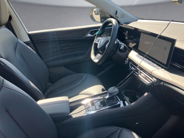 Bild 10: MG HS HEV Luxury Lenkradhzg. 25.5