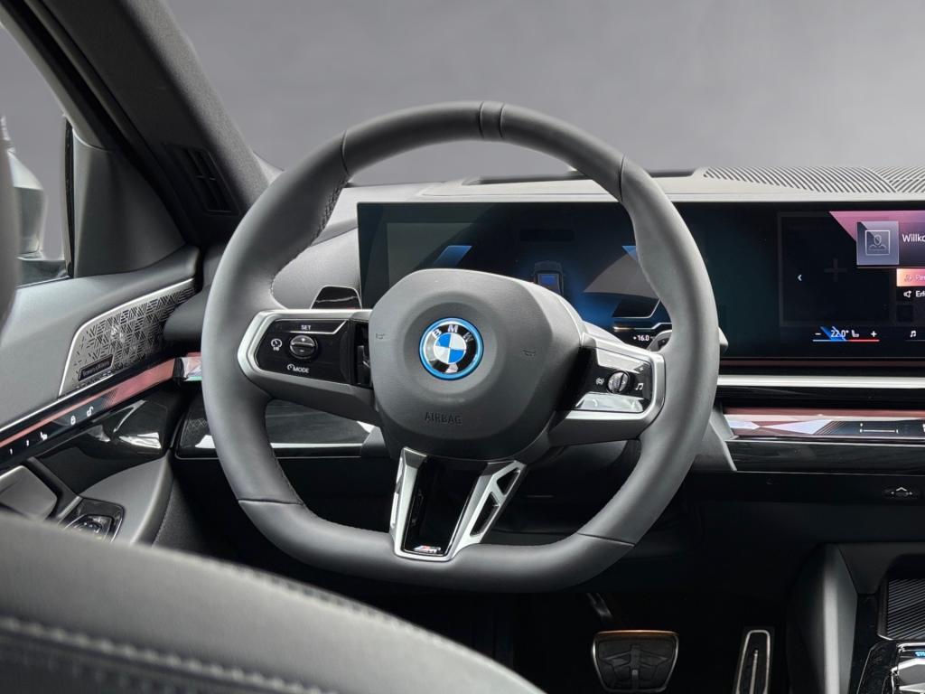 Bild 9: BMW i5 eDrive40 Limousine