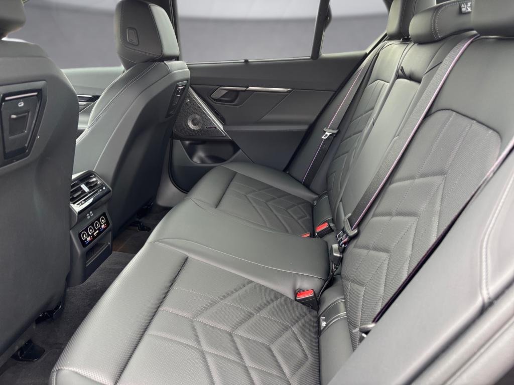 Bild 11: BMW i5 eDrive40 Limousine