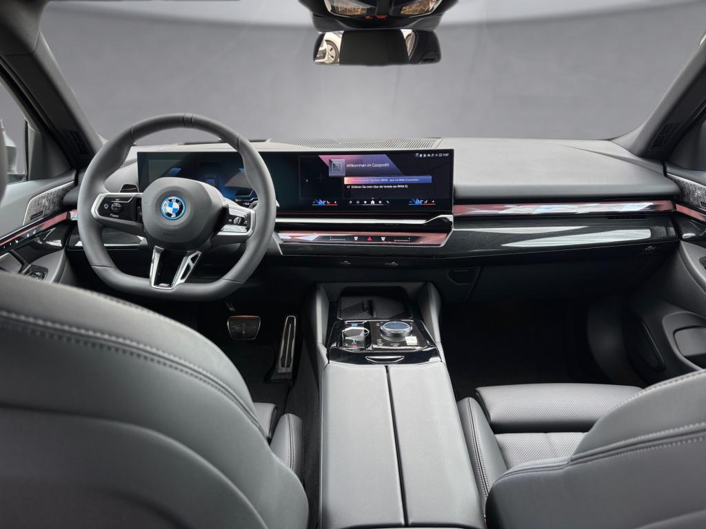 Bild 8: BMW i5 eDrive40 Limousine