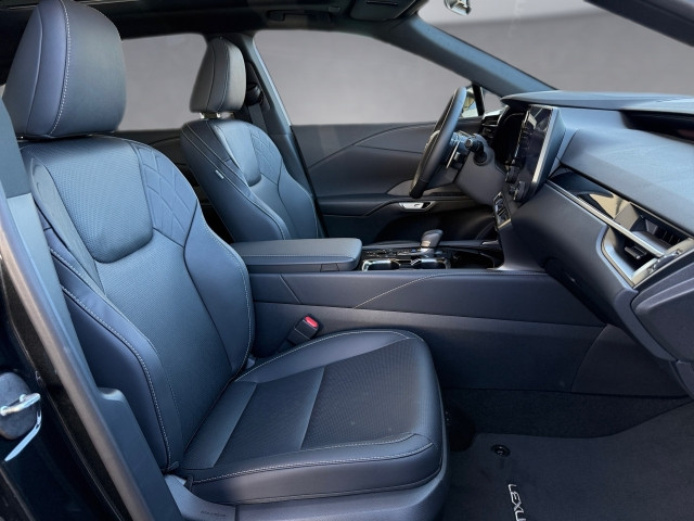 Bild 10: Lexus RX350h 4WD 250PS Executive + Technologiepaket