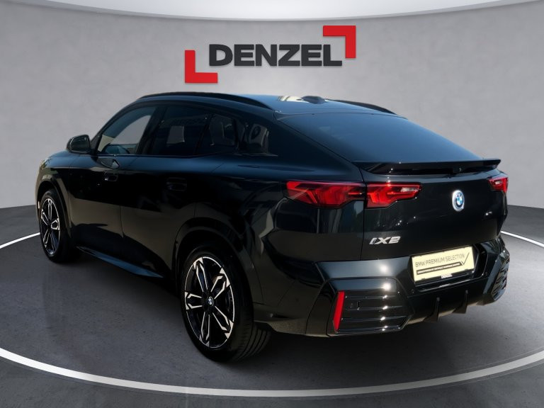 Bild 11: BMW iX2 eDrive 20 U10