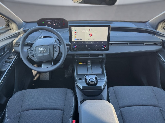 Bild 4: Toyota C-HR+ 2WD Teamplayer