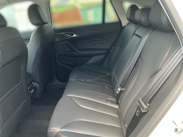 Bild 8: MG HS HEV Luxury Lenkradhzg. 25.5