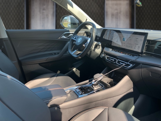 Bild 5: MG HS HEV Luxury Lenkradhzg. 25.5