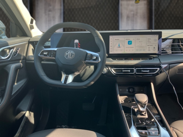 Bild 6: MG HS HEV Luxury Lenkradhzg. 25.5