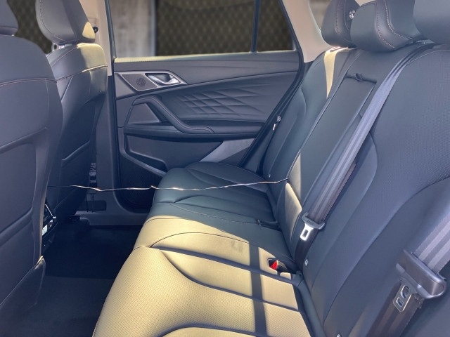 Bild 8: MG HS HEV Luxury Lenkradhzg. 25.5