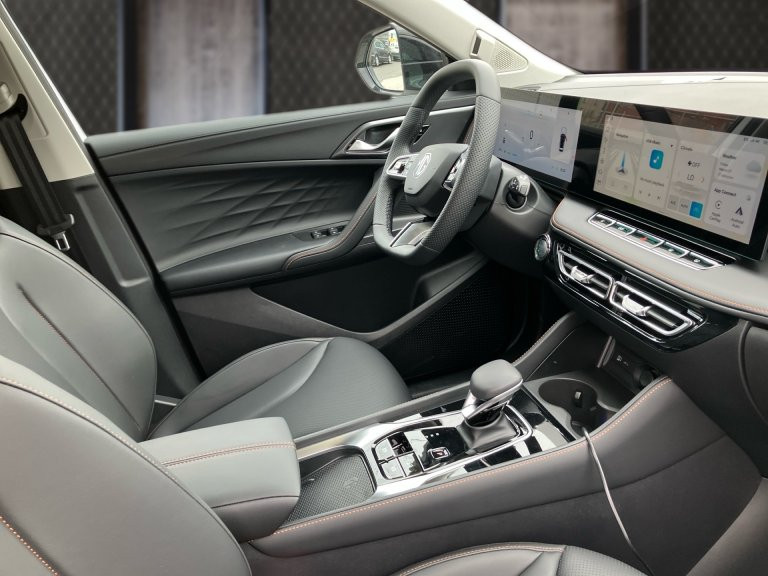 Bild 5: MG HS HEV Luxury Lenkradhzg. 25.5