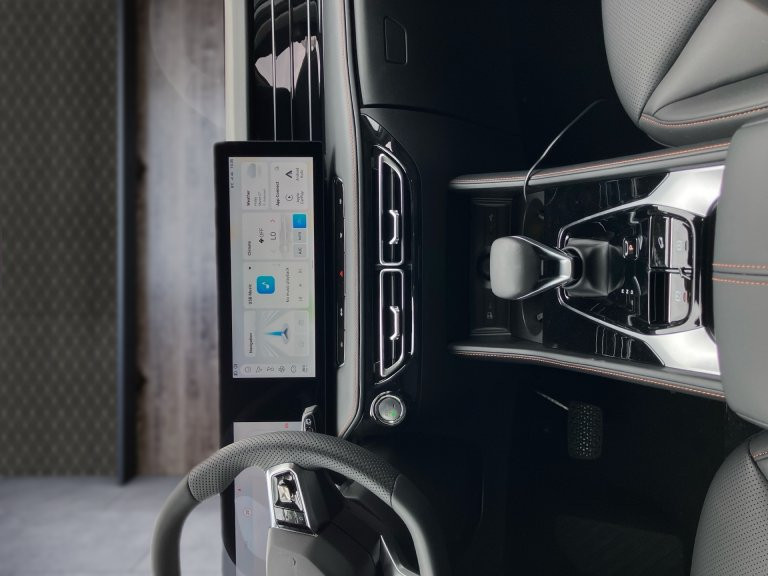 Bild 7: MG HS HEV Luxury Lenkradhzg. 25.5