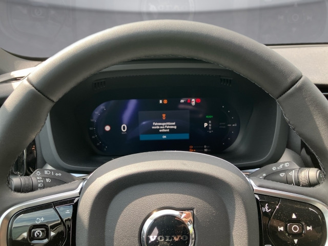 Bild 9: VOLVO PKW XC60 Black Edition Plus, T6 eAWD Plug-in Hybrid, Elektrisch/