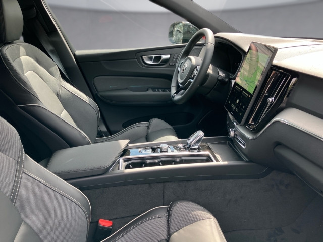 Bild 10: VOLVO PKW XC60 Black Edition Plus, T6 eAWD Plug-in Hybrid, Elektrisch/