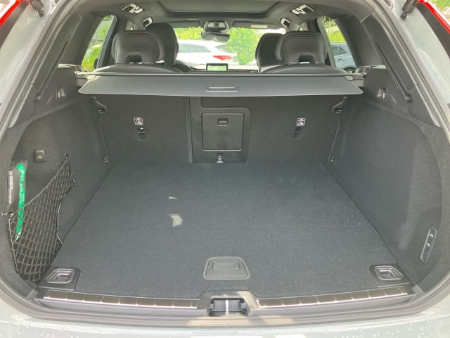 Bild 12: VOLVO PKW XC60 Black Edition Plus, T6 eAWD Plug-in Hybrid, Elektrisch/