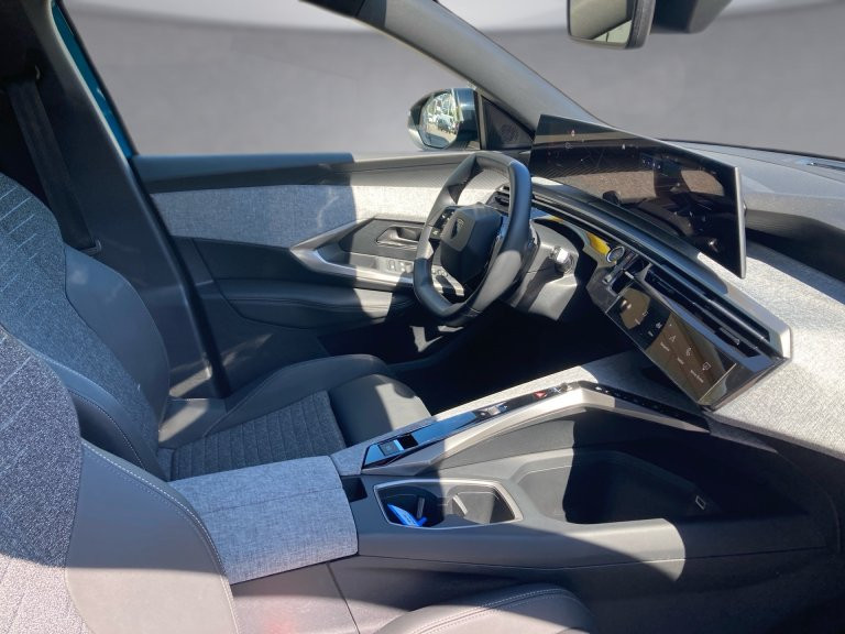 Bild 10: Peugeot 5008 Allure Hybrid 145 e-DCS6