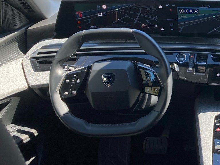 Bild 10: Peugeot 5008 Allure Hybrid 145 e-DCS6