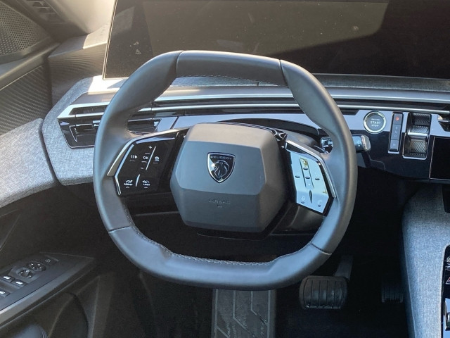 Bild 9: Peugeot 5008 Allure Hybrid 145 e-DCS6