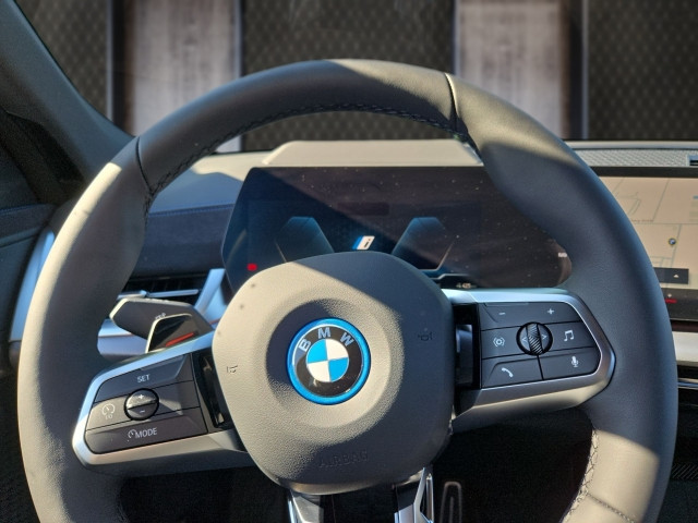 Bild 9: BMW iX2 eDrive 20 U10