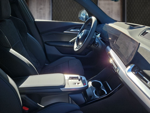 Bild 10: BMW iX2 eDrive 20 U10